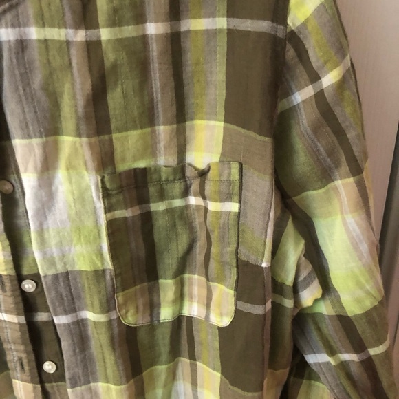 Women’s Lane Bryant Crew-Neck, Button front Blouse, Green/Yellow Size 22-24 - Picture 3 of 5